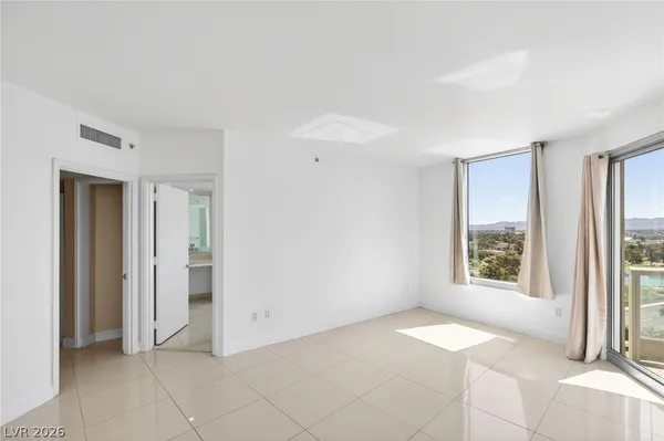 $3,300 | 322 Karen Avenue, Unit 1008, Las Vegas, NV 89109