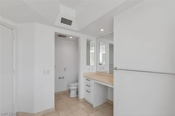 $3,300 | 322 Karen Avenue, Unit 1008, Las Vegas, NV 89109