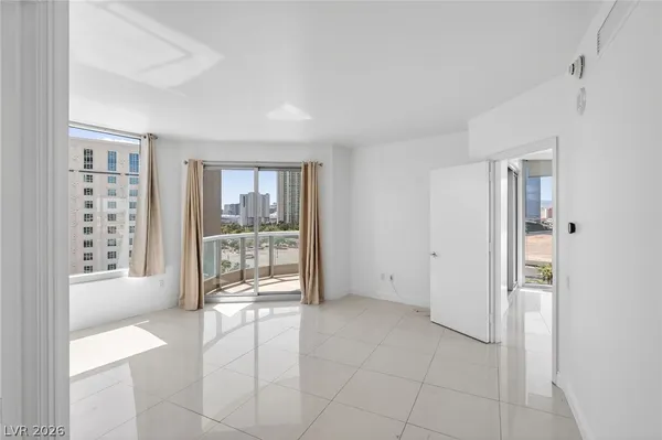 $3,300 | 322 Karen Avenue, Unit 1008, Las Vegas, NV 89109