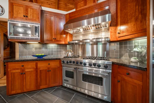 $1,900,000 | 15900 El Camino Robles Road, Redding, CA 96001