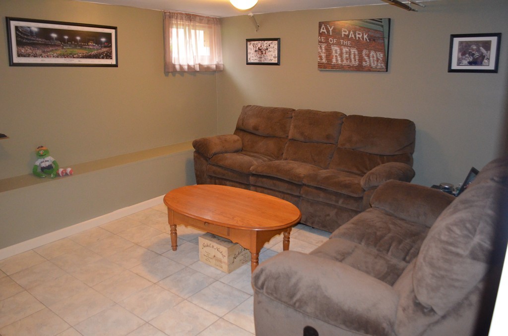 38 Sycamore Road Weymouth, MA 02190 - Photo 11 of 12 Gallery Image 11