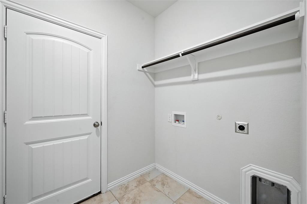 5 Pheasant Run Sanger, TX 76266 - Photo 11 of 27 a view of utility room