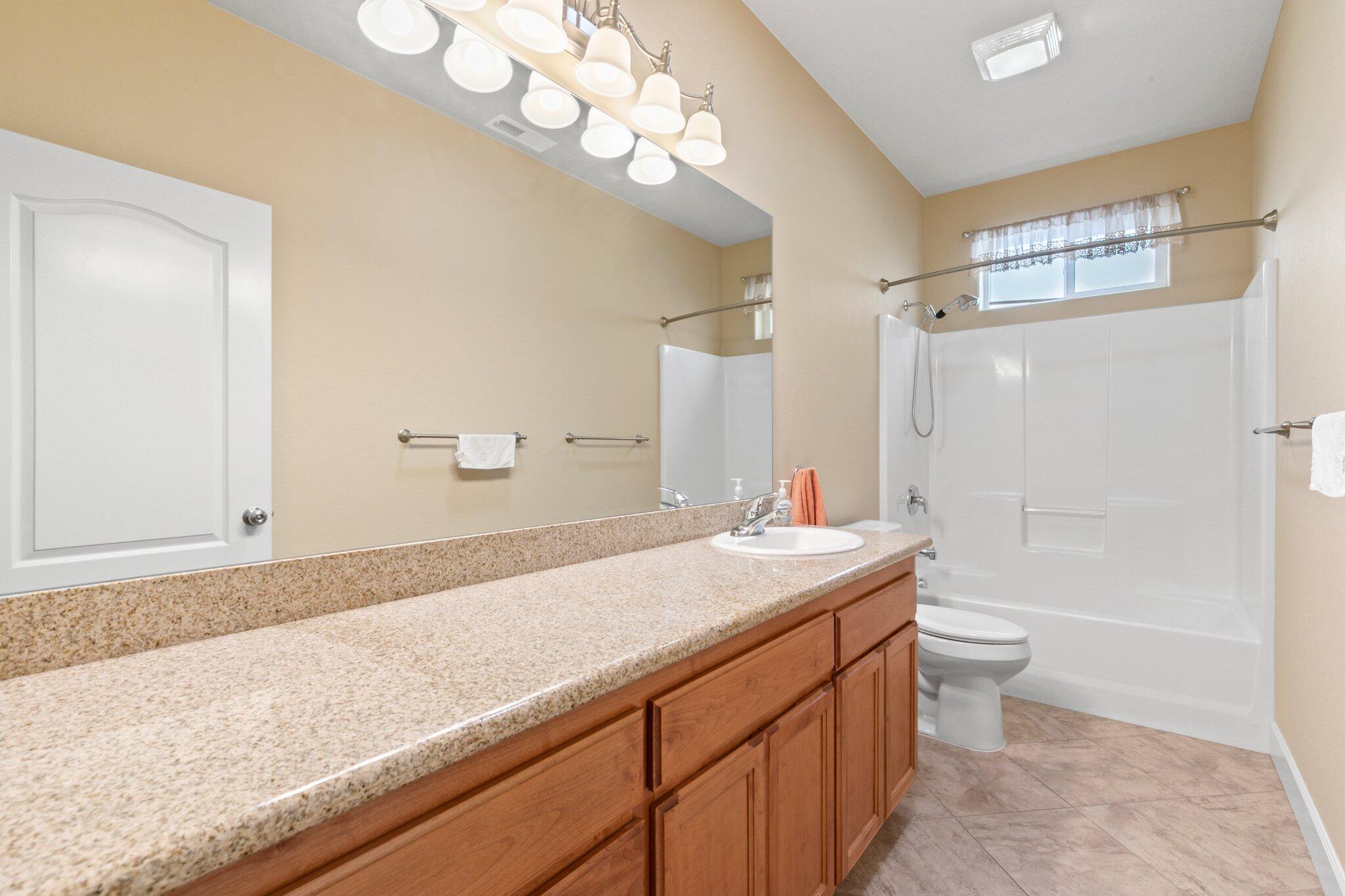 2165 Rabun Way Central Point, OR 97502 - Photo 21 of 28 17-web-or-mls-IMGM4748