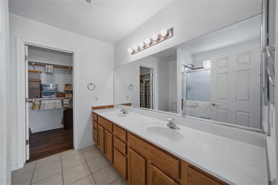 2144 Ridgeview Road Kingman, AZ 86401 - Photo 26 of 49 a spacious bathroom with a double vanity sink mirror and double