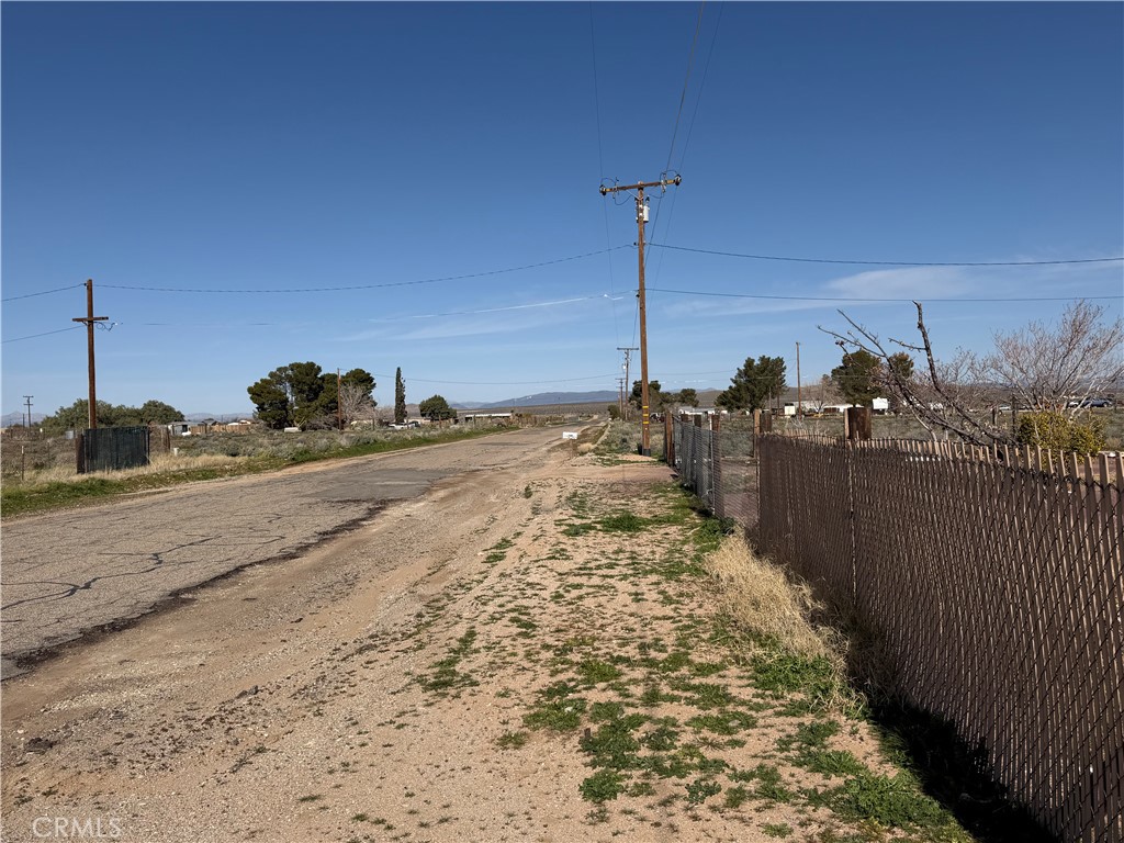 36633 Hidden River Road Hinkley, CA 92347 - Photo 14 of 19 a view of a ocean view