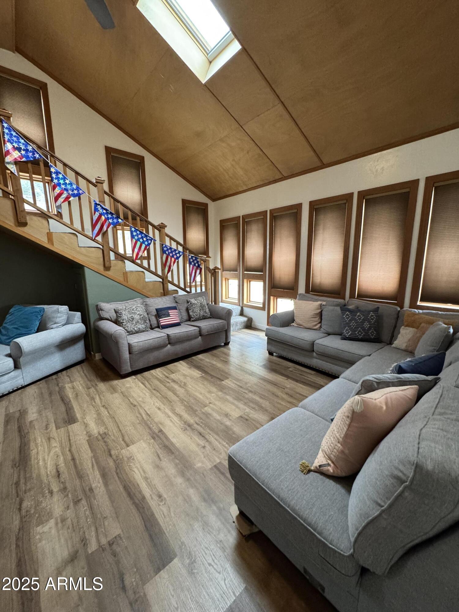 1905 Green Valley Road Heber, AZ 85928 - Photo 3 of 28 a living room with furniture