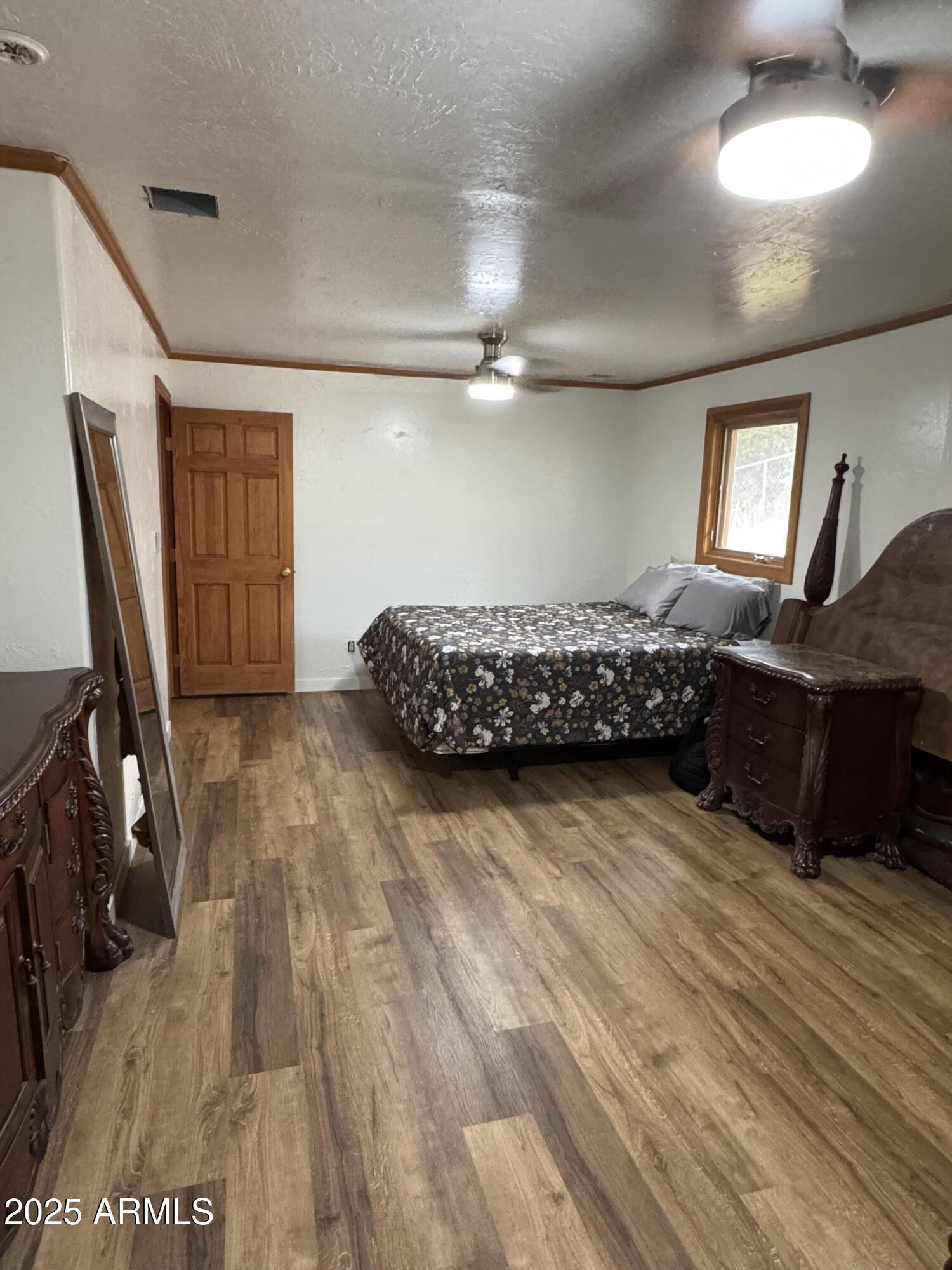 1905 Green Valley Road Heber, AZ 85928 - Photo 10 of 28 a living room with furniture a flat screen tv and a window