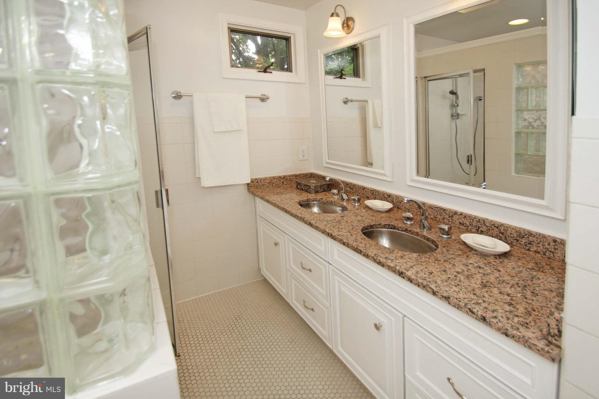 612 Greenbrier Drive Silver Spring, MD 20910 - Photo 20 of 30 Bath (Master)