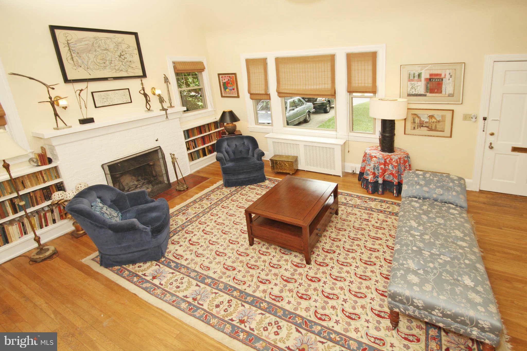 612 Greenbrier Drive Silver Spring, MD 20910 - Photo 3 of 30 Living Room