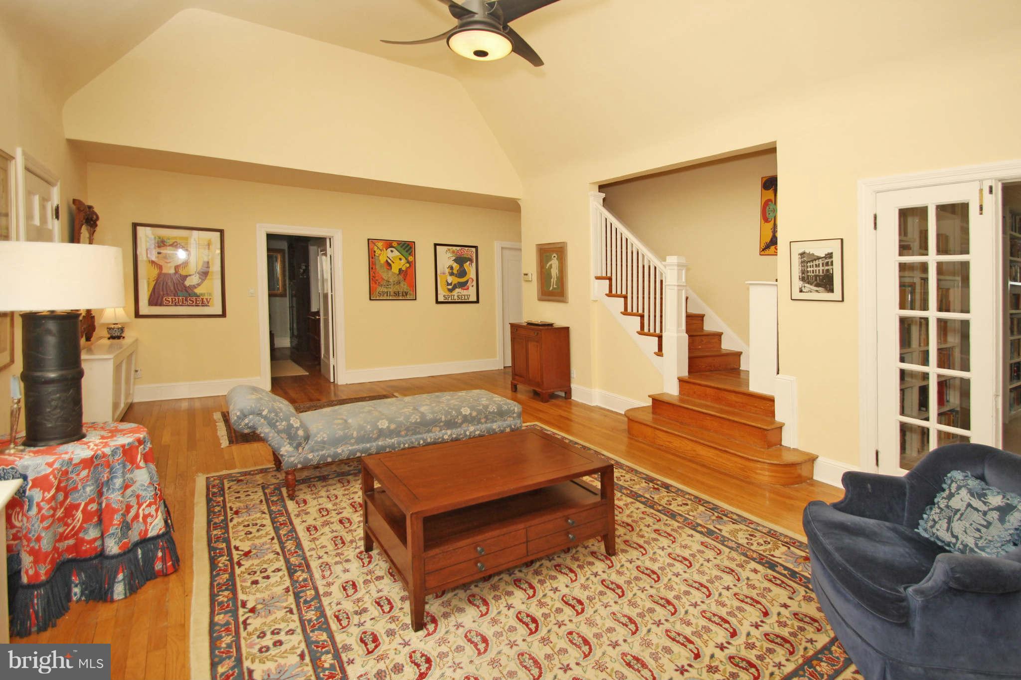 612 Greenbrier Drive Silver Spring, MD 20910 - Photo 4 of 30 Living Room