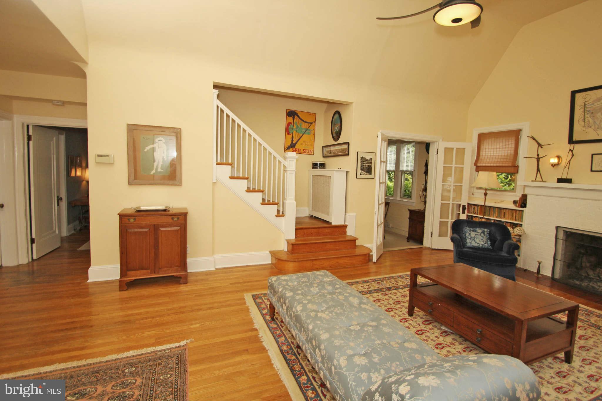 612 Greenbrier Drive Silver Spring, MD 20910 - Photo 5 of 30 Living Room