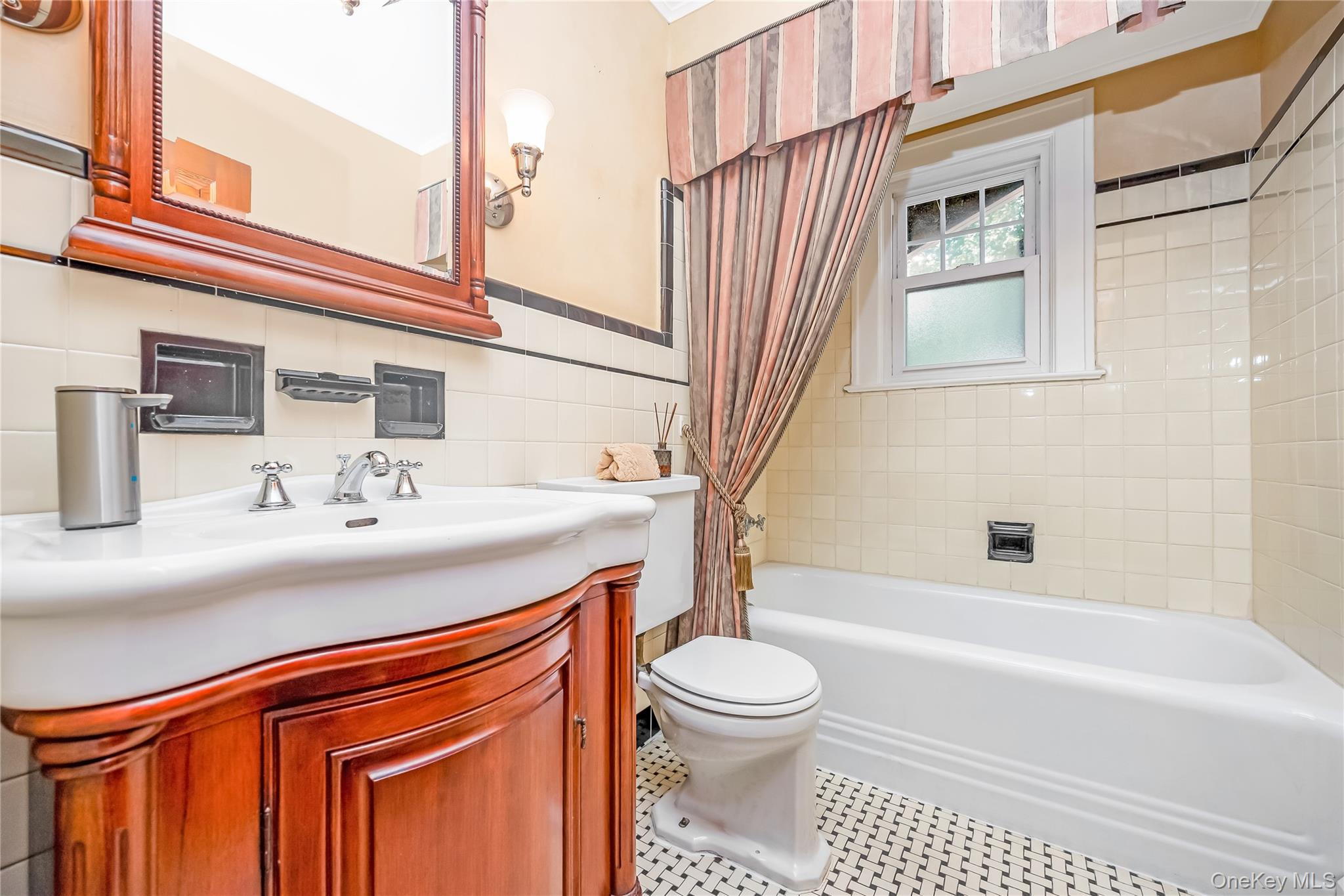 83 Village Line Road Babylon, NY 11702 - Photo 14 of 45 Gallery Image 14
