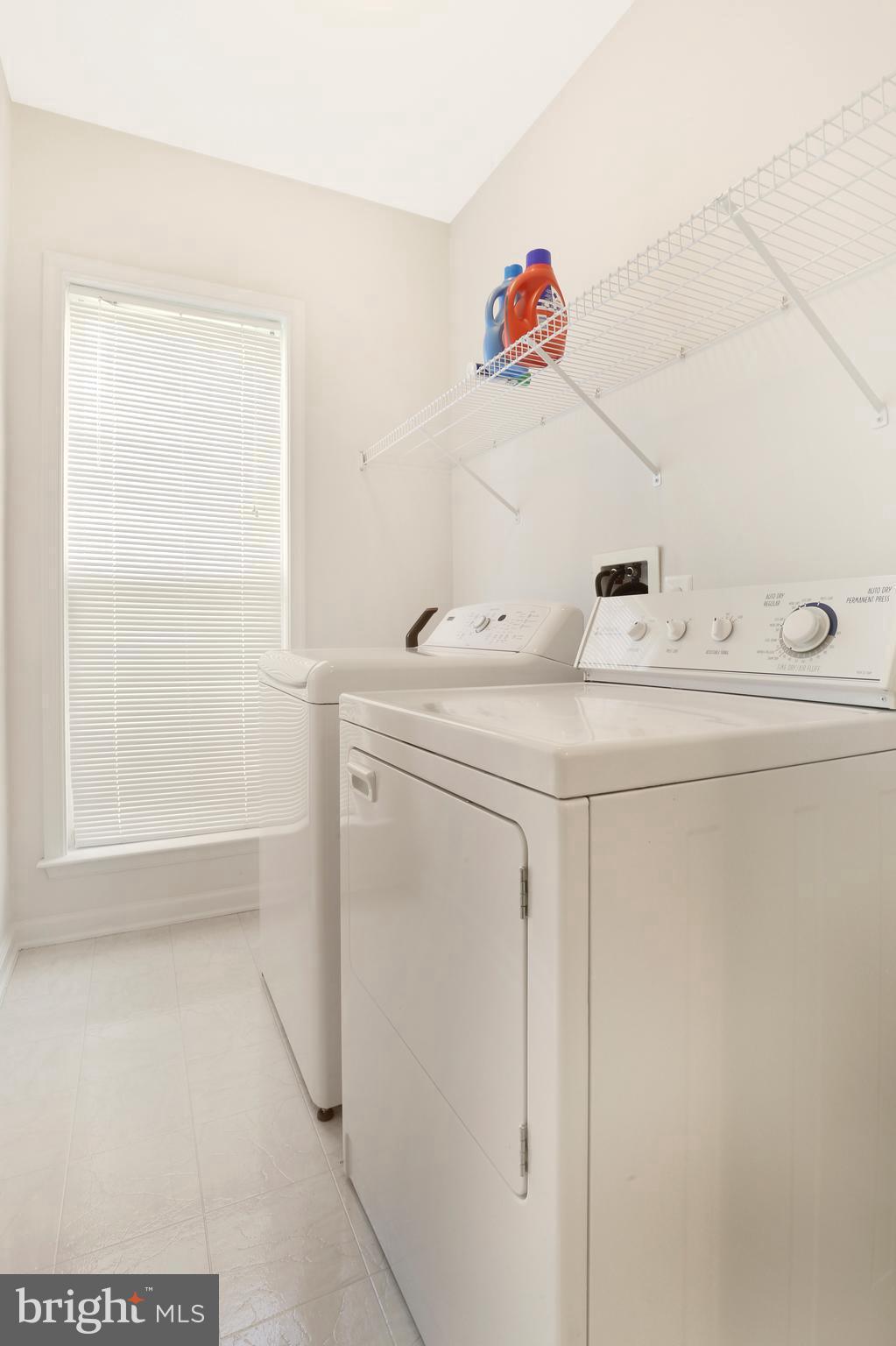 12351 Brown Fox Way Reston, VA 20191 - Photo 17 of 33 Laundry on main off