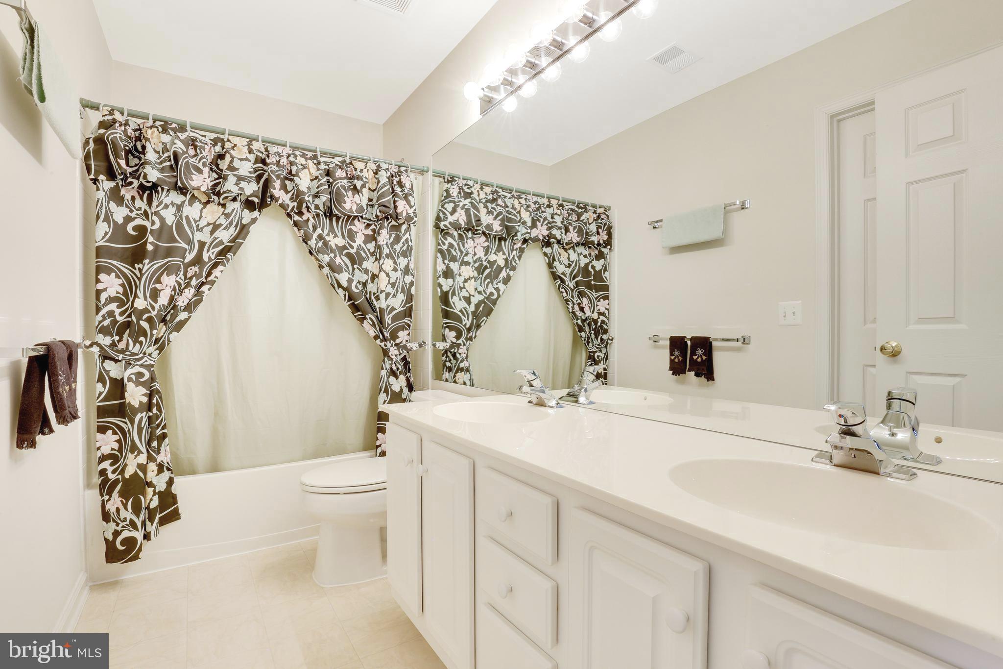 12351 Brown Fox Way Reston, VA 20191 - Photo 21 of 33 Hall Bath