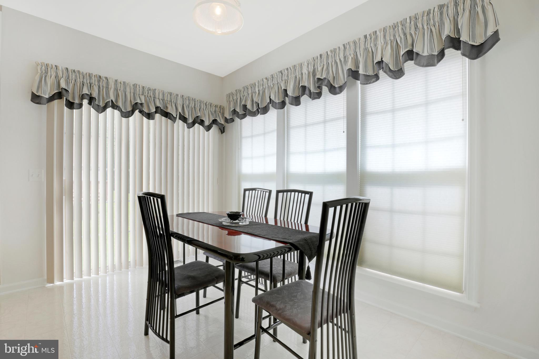 12351 Brown Fox Way Reston, VA 20191 - Photo 8 of 33 Eat In Area of Kitchen
