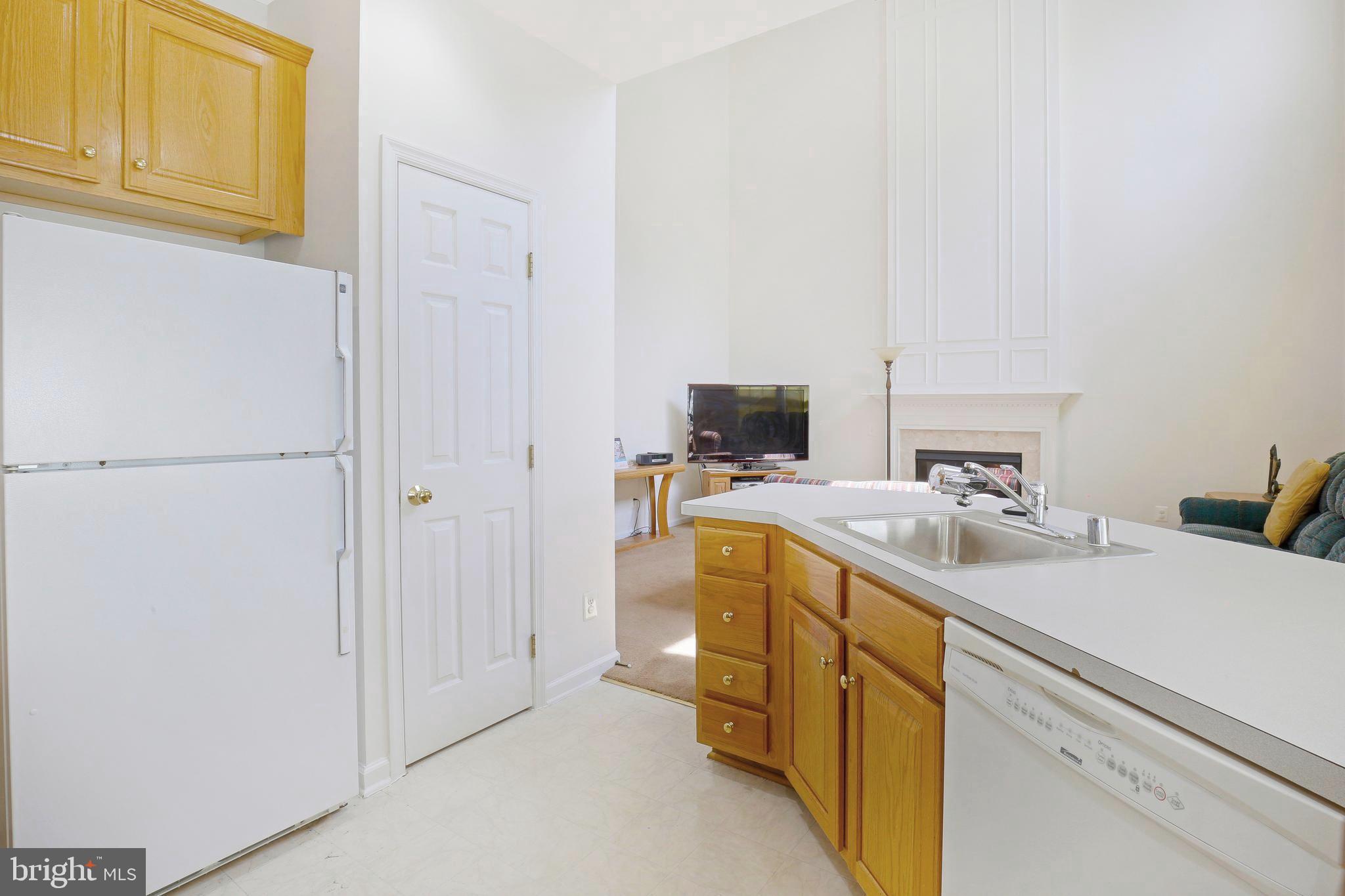 12351 Brown Fox Way Reston, VA 20191 - Photo 10 of 33 Kitchen proximity to Family Room