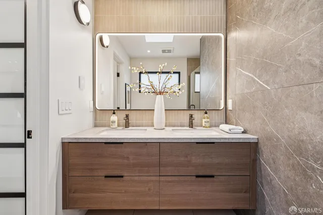 $2,495,000 | 11 Sherwood Court, San Francisco, CA 94127