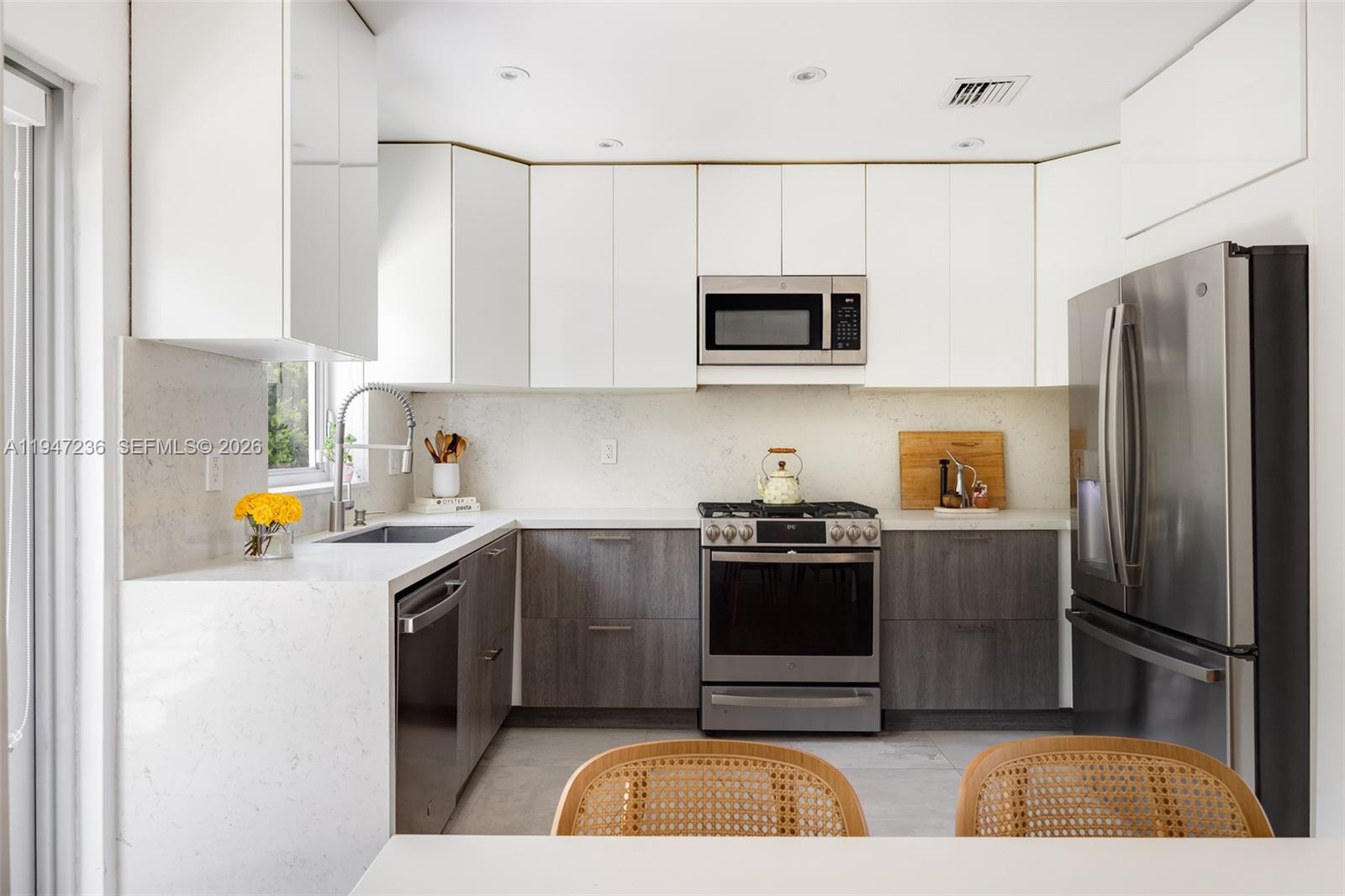 6055 Southwest 38th Street Miami, FL 33155 - Photo 11 of 27