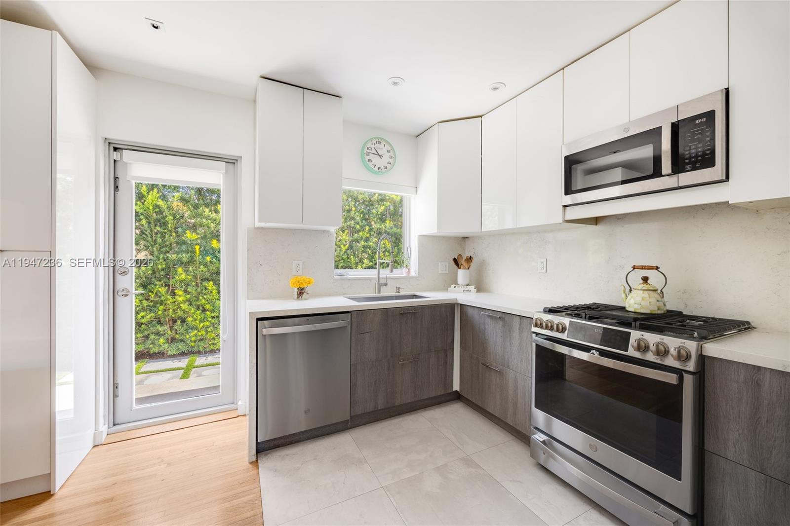 6055 Southwest 38th Street Miami, FL 33155 - Photo 12 of 27