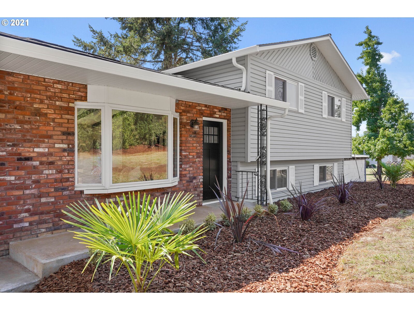 16746 Abiqua Road Northeast Silverton, OR 97381 - Photo 2 of 32 Gallery Image 2