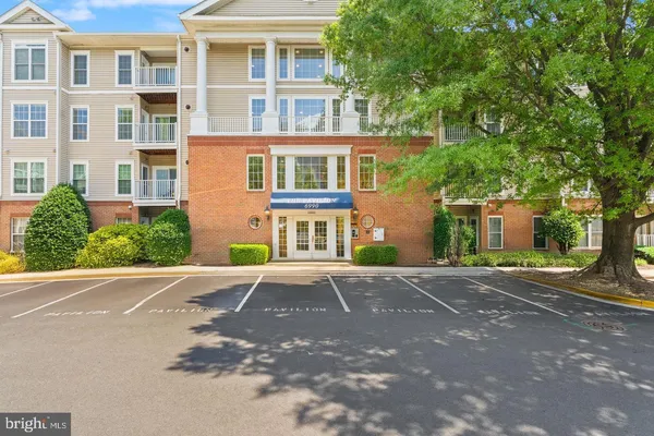 $2,500 | 6990 Falls Reach Drive, Unit 211, Falls Church, VA 22043