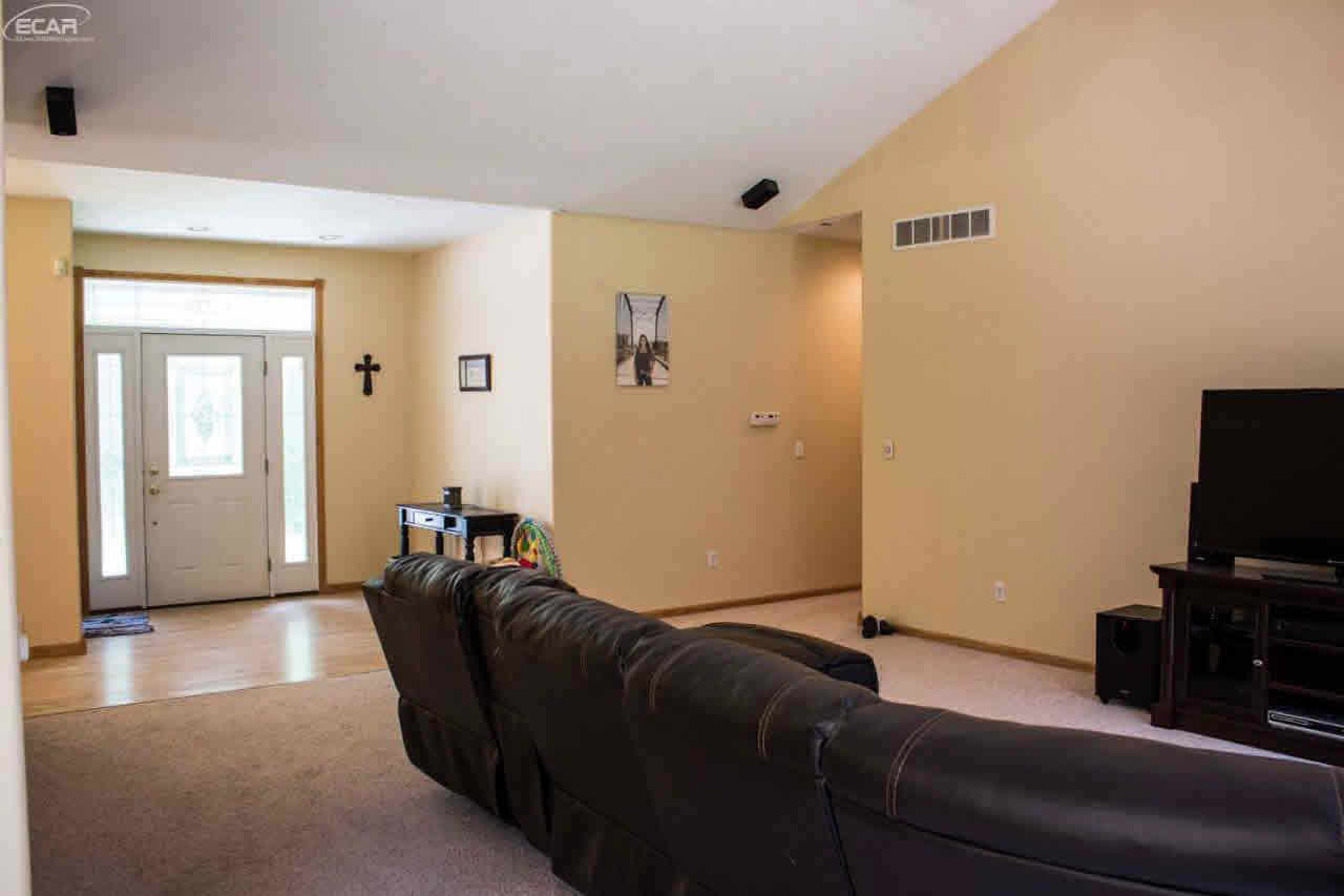 1254 East Willard Road Clio, MI 48420 - Photo 4 of 31 21340427-3.JPG