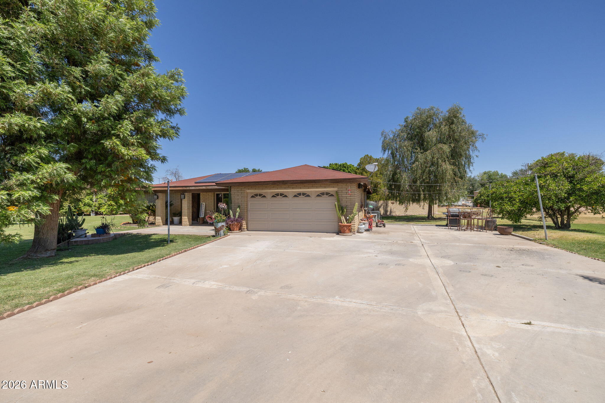 1725 North Lindsay Road Mesa, AZ 85213 - Photo 8 of 74 7-web-or-mls-1725 N. Lindsay Rd-7