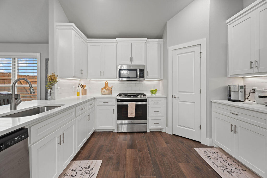 1909 Durham Avenue Wolfforth, TX 79382 - Photo 8 of 28 8