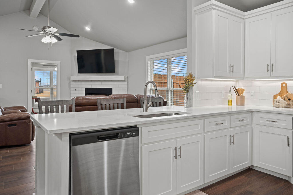 1909 Durham Avenue Wolfforth, TX 79382 - Photo 9 of 28 9