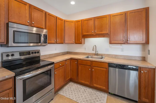 $224,000 | 73 Saratoga Road, Unit 15, Glenville, NY 12302