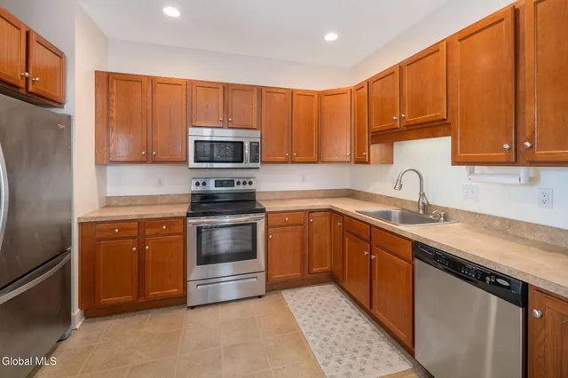 $224,000 | 73 Saratoga Road, Unit 15, Glenville, NY 12302