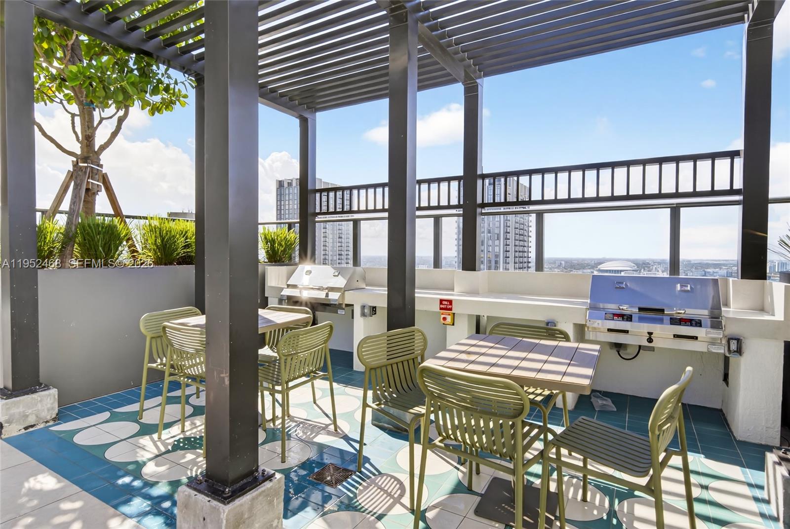 11 Northeast 6th Street, Unit 3210 Miami, FL 33132 - Photo 29 of 34 a floor to ceiling window with outdoor view