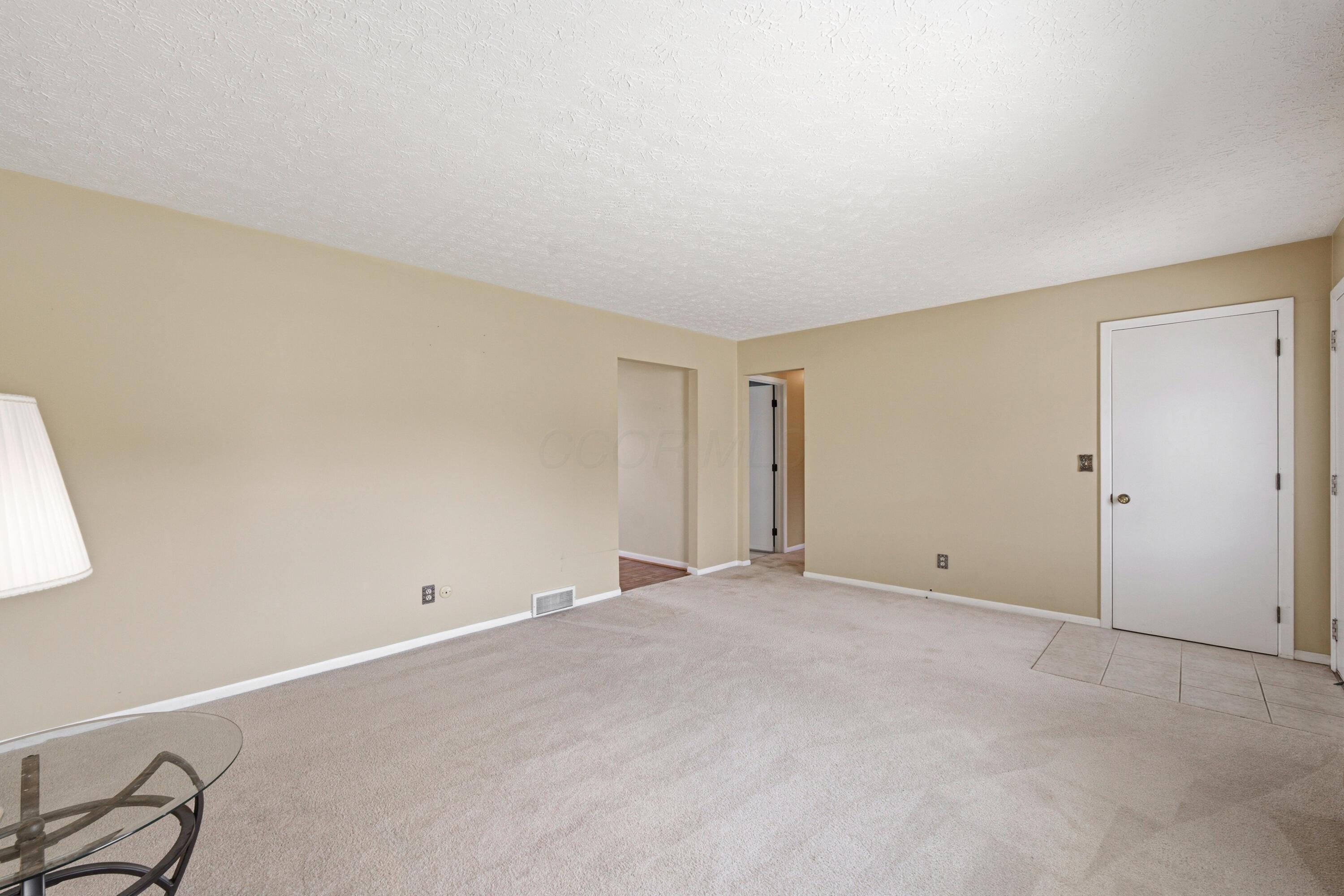 4424 Ethel Road Obetz, OH 43207 - Photo 9 of 34 Livingroom1