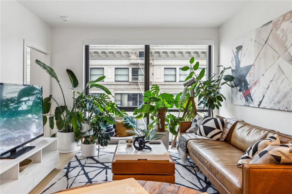400 South Broadway, Unit 1011 Los Angeles, CA 90013 - Photo 1 of 26