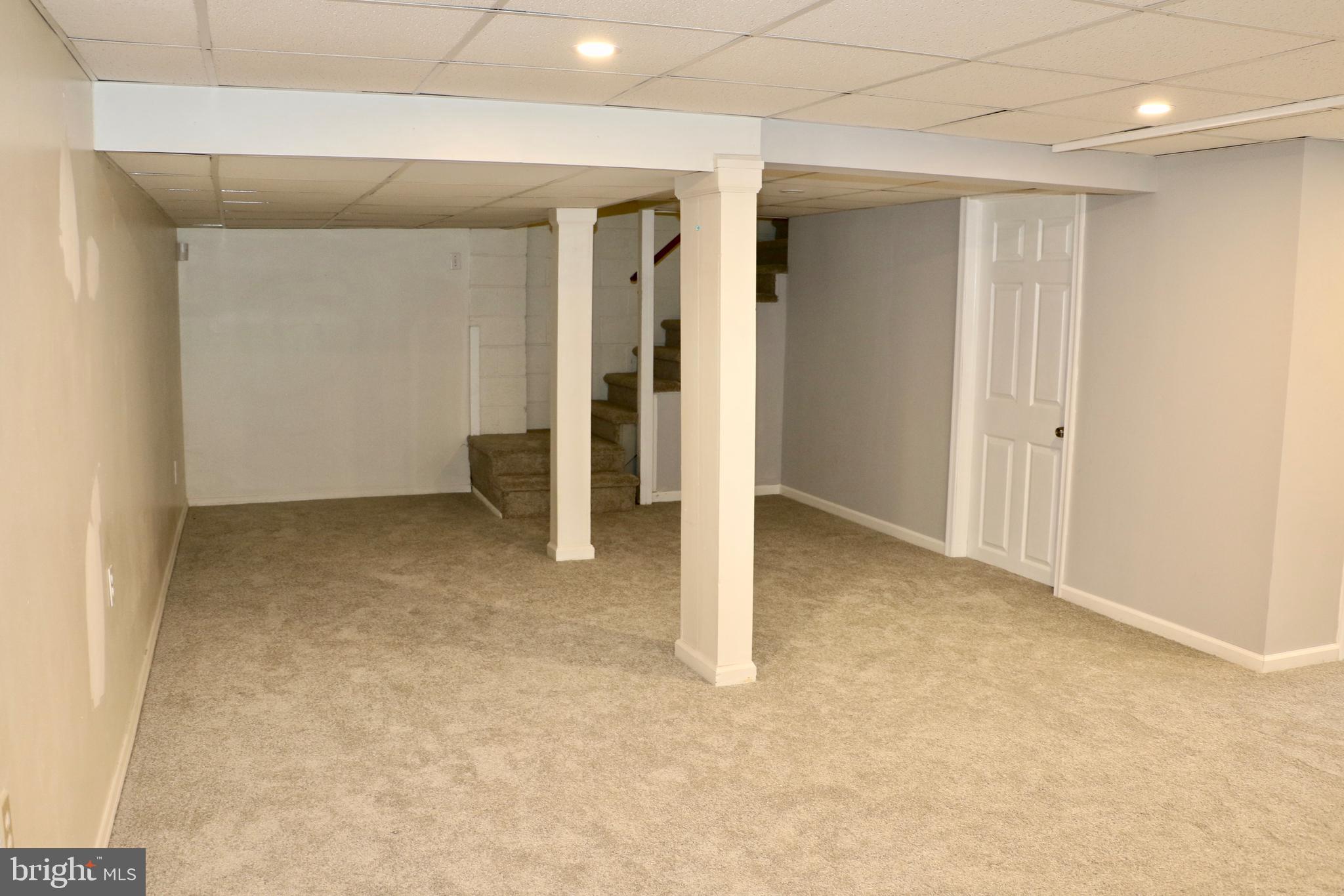 2307 Silverside Road Wilmington, DE 19810 - Photo 31 of 40 an empty room with closet