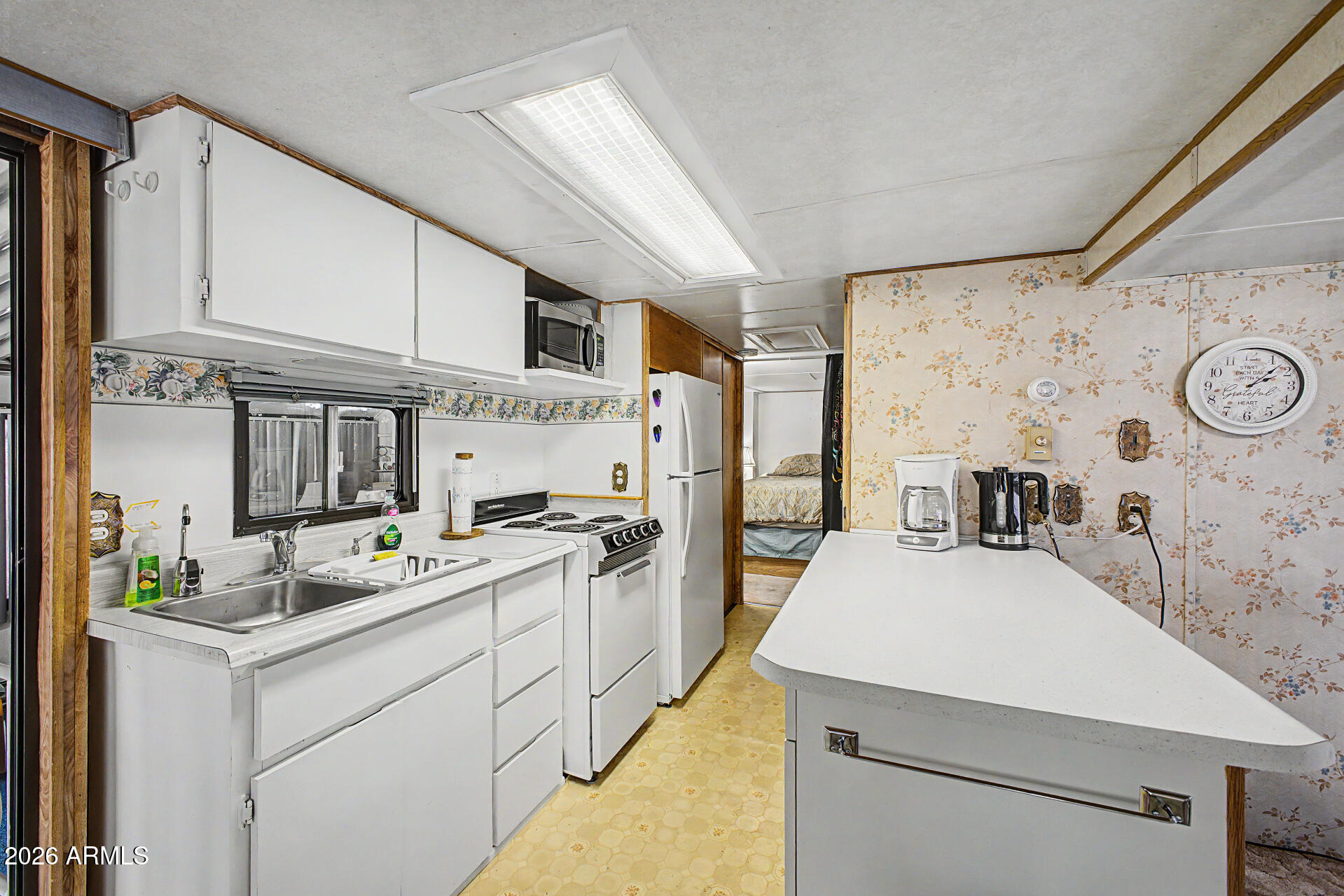 524 Douglas Road Mesa, AZ 85205 - Photo 8 of 17 08-Douglas