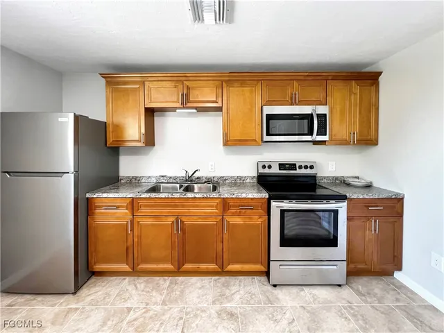 $899 | 15206 Stringfellow Road, Unit 3, Bokeelia, FL 33922