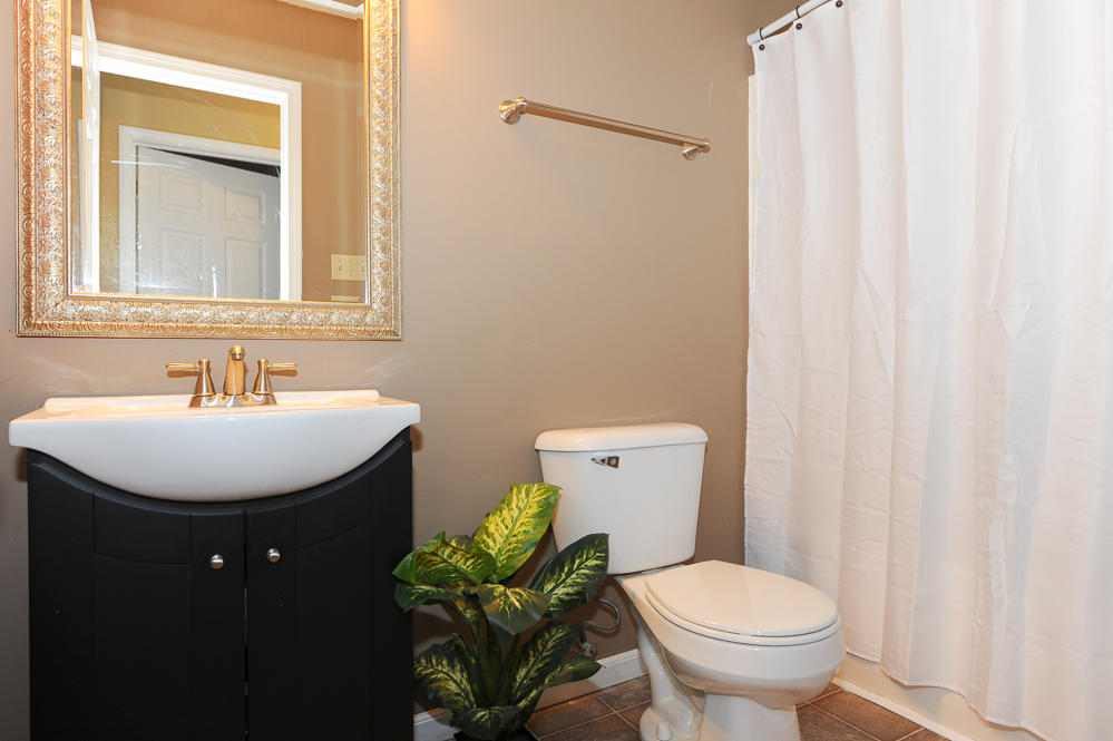 418 Hopewell Road Maryville, TN 37801 - Photo 12 of 26 Guest Bath