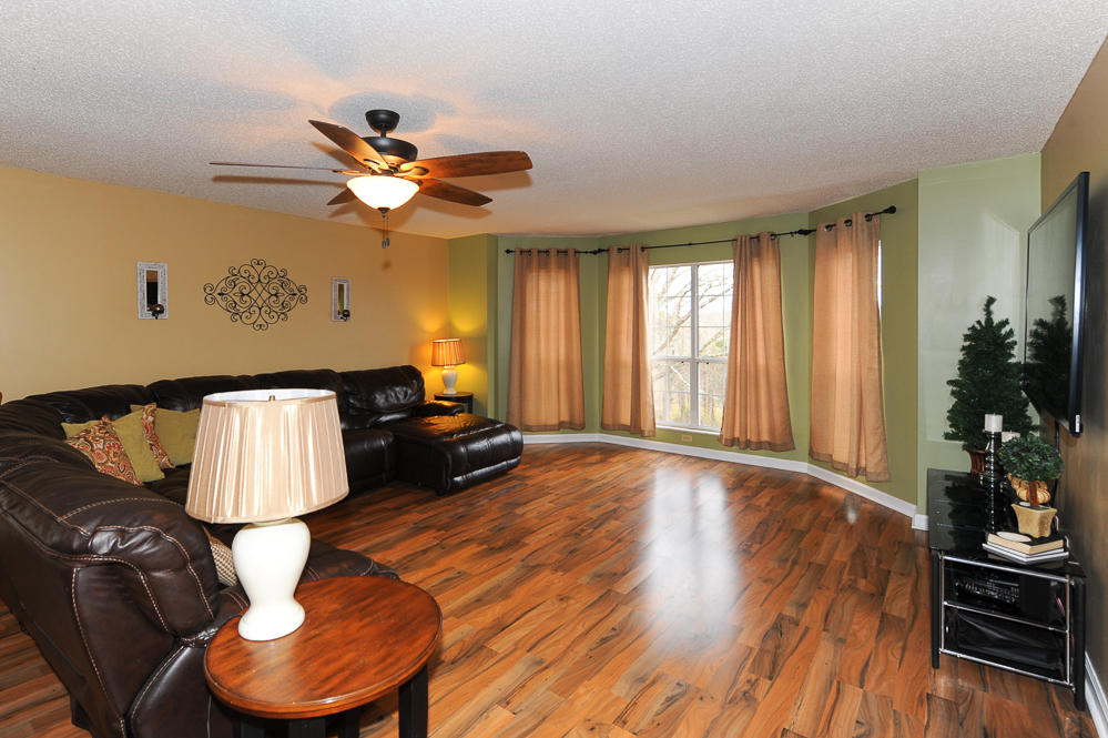 418 Hopewell Road Maryville, TN 37801 - Photo 3 of 26 Large Living Room