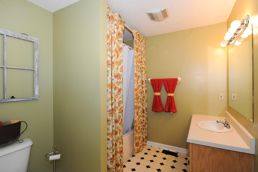 418 Hopewell Road Maryville, TN 37801 - Photo 9 of 26 Master Bath