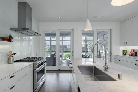 $1,189,000 | 319 North Edgefield Avenue, Dallas, TX 75208