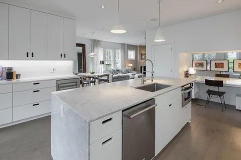 $1,189,000 | 319 North Edgefield Avenue, Dallas, TX 75208