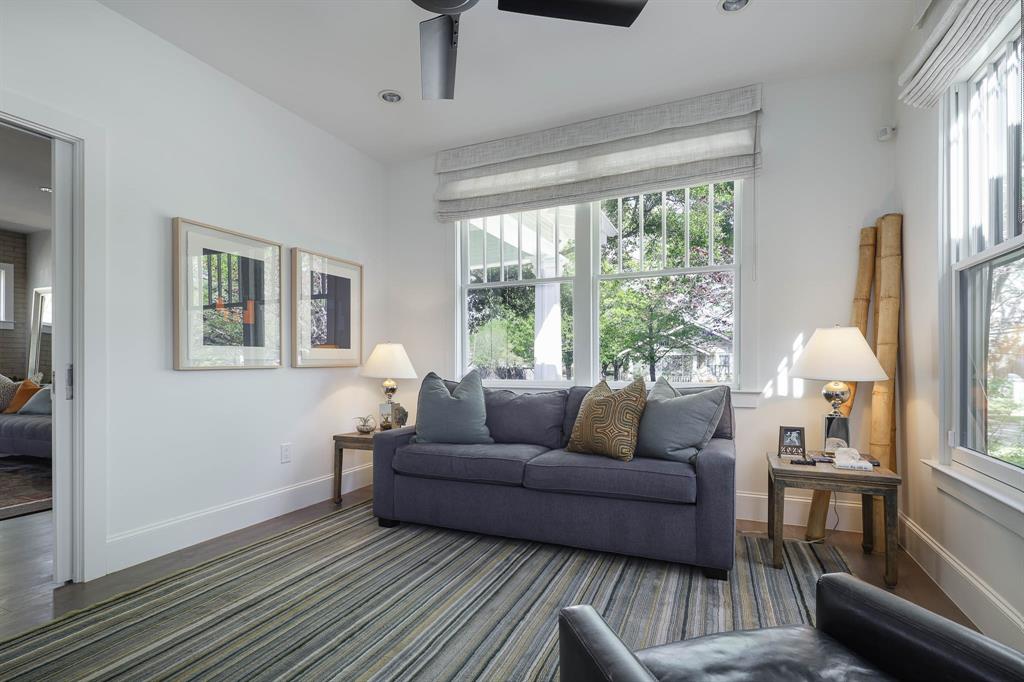 319 North Edgefield Avenue Dallas, TX 75208 - Photo 14 of 40