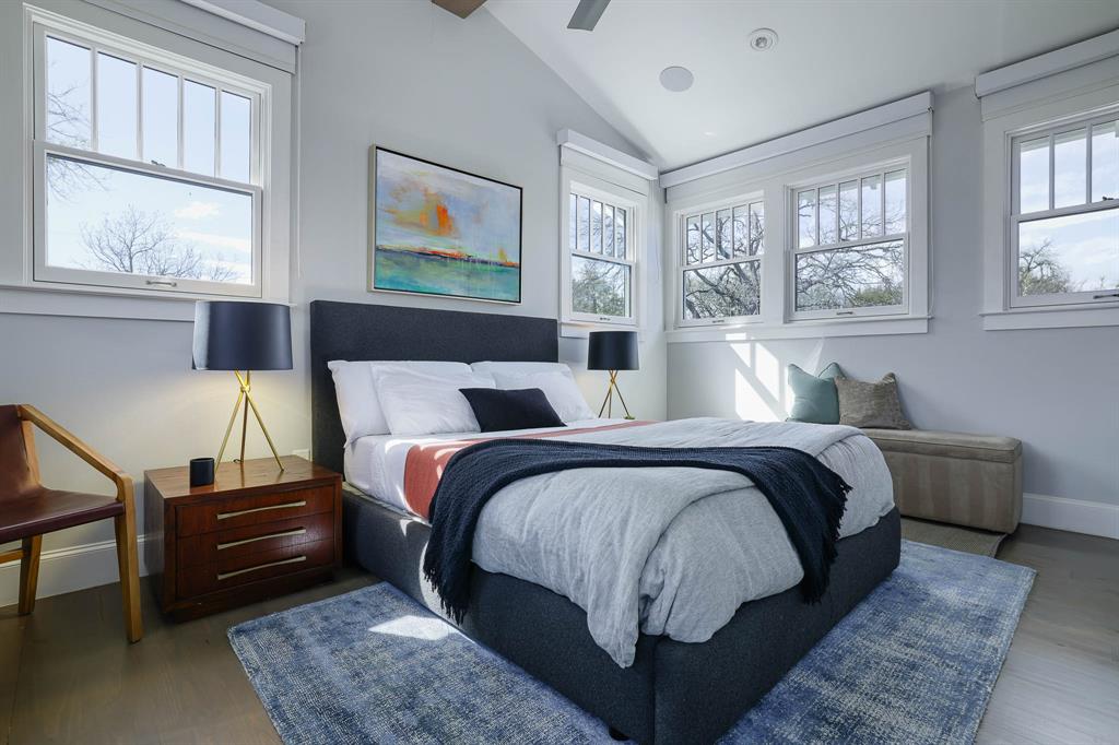 319 North Edgefield Avenue Dallas, TX 75208 - Photo 20 of 40