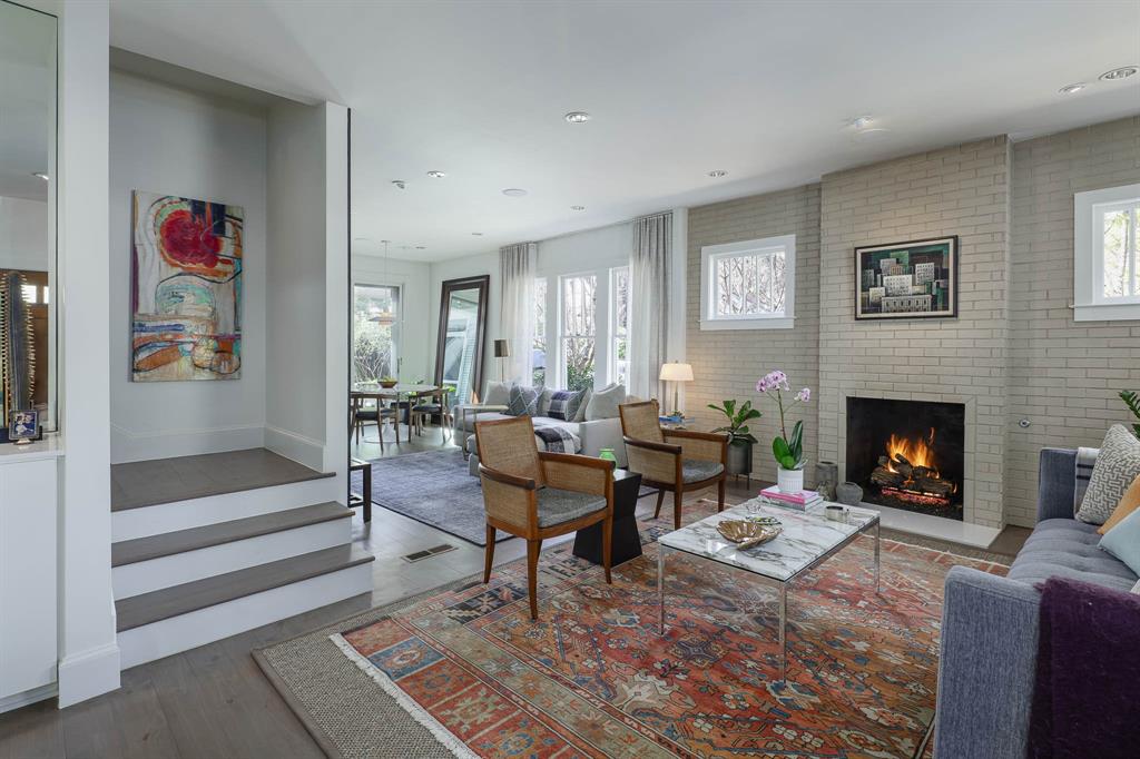 319 North Edgefield Avenue Dallas, TX 75208 - Photo 2 of 40