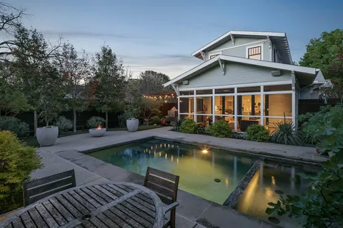 $1,189,000 | 319 North Edgefield Avenue, Dallas, TX 75208