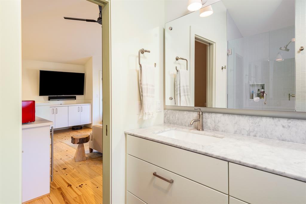 319 North Edgefield Avenue Dallas, TX 75208 - Photo 35 of 40