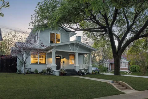 $1,189,000 | 319 North Edgefield Avenue, Dallas, TX 75208