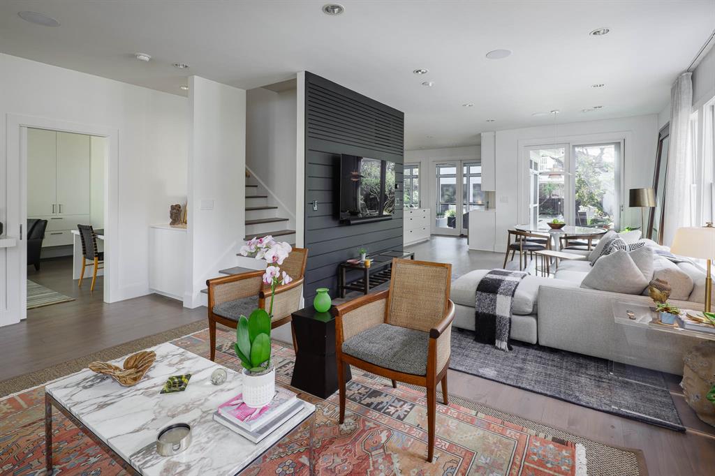 319 North Edgefield Avenue Dallas, TX 75208 - Photo 6 of 40