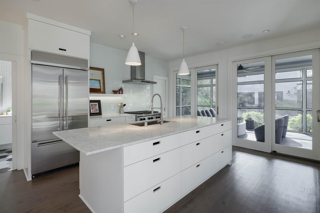 319 North Edgefield Avenue Dallas, TX 75208 - Photo 10 of 40